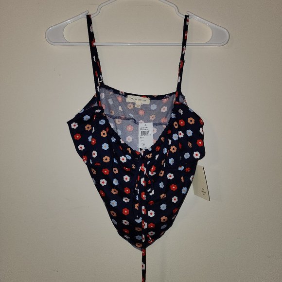 pie in the sky Tops - NWT Women's Pie In The Sky Crop Top L
